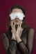 Маска на очі з заклепками Feral Feelings - Blindfold Mask, натуральна шкіра, біла SO3417 фото 4